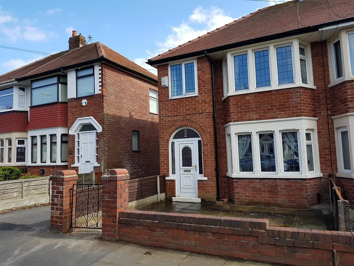 Blackpoolholidaylets Salmesbury Avenue Families And Contractors Only Villa Blackpool