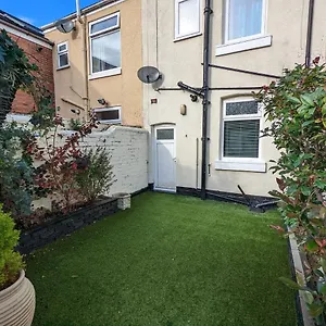 Moon Townhouse Free Parkingprivate Garden Blackpool